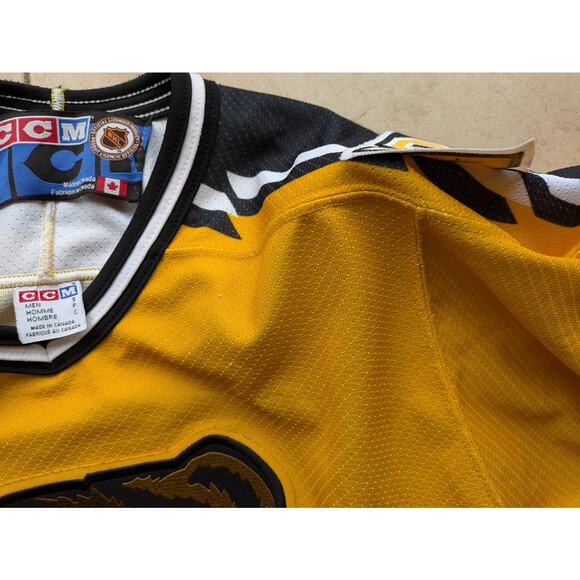 Boston Bruins 90s CCM Air-Knit Pooh bear jersey S gold yellow NHL hockey vintage - Picture 4 of 10